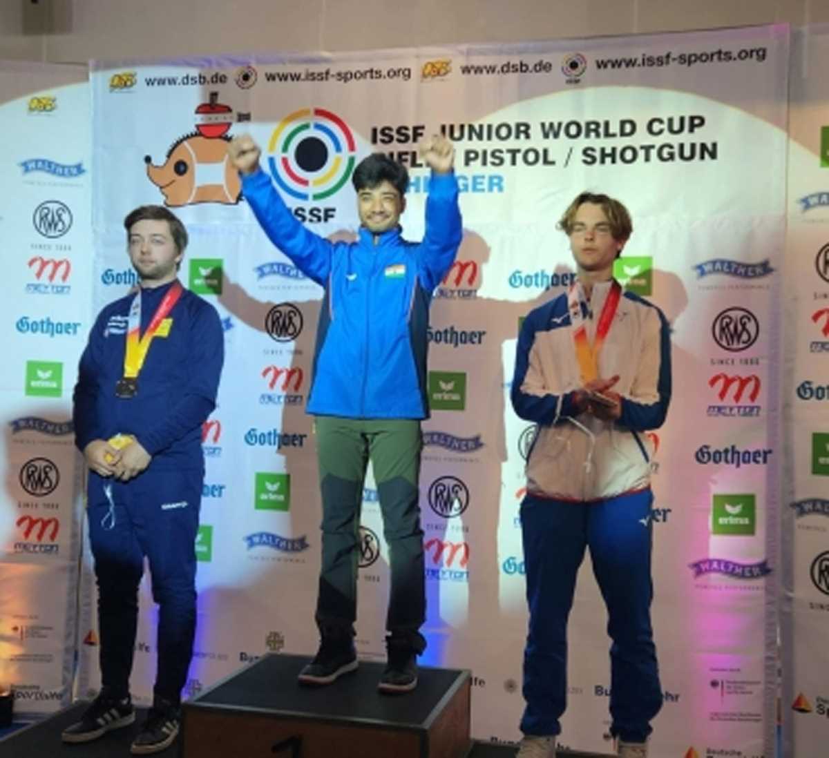 जूनियर वर्ल्ड कप शूटिंग में धनुष श्रीकांत ने भारत के लिए तीसरा गोल्ड जीता